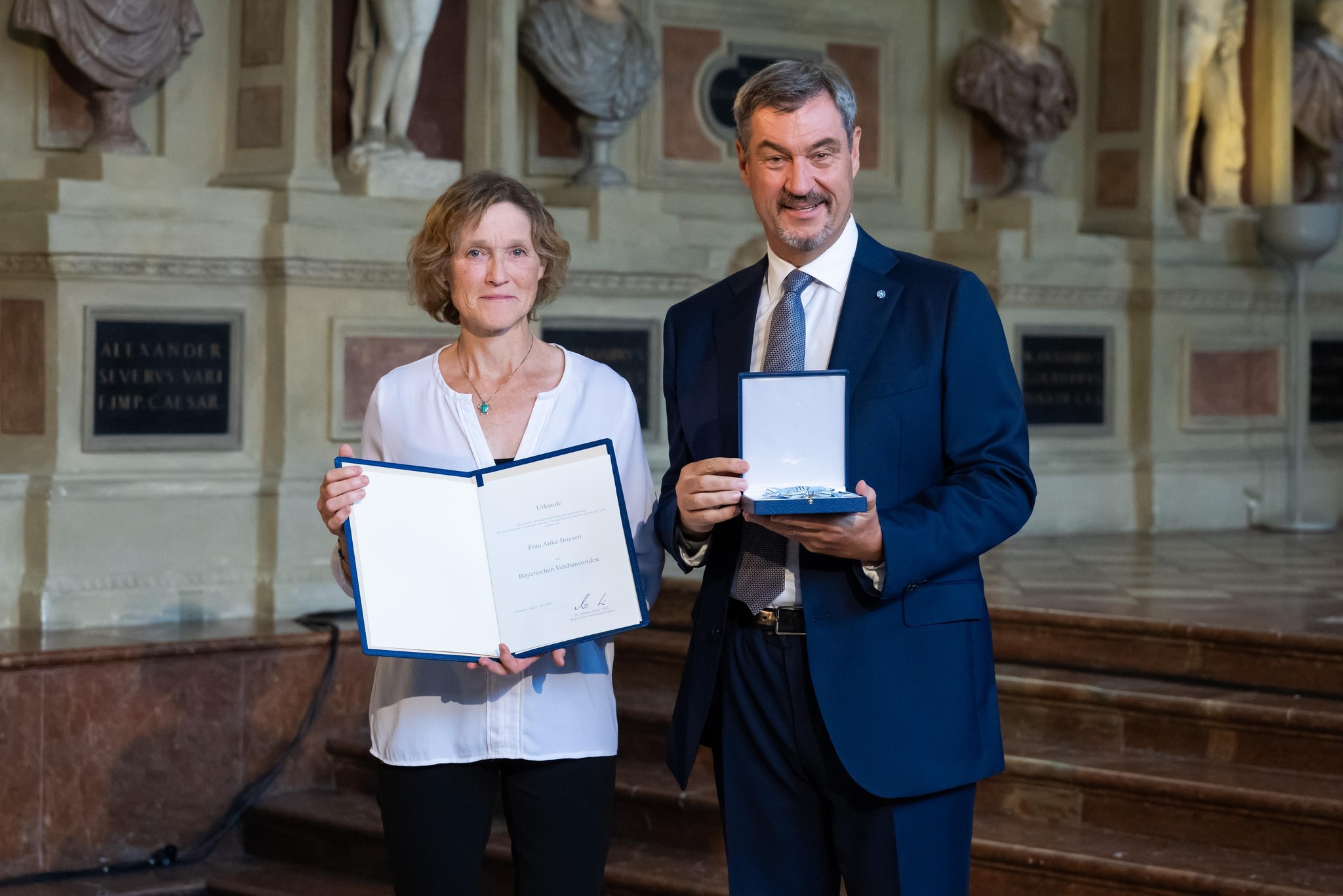 Bayerischer Verdienstorden für Leiterin der ASB-Rettungshundestaffel Anke Boysen