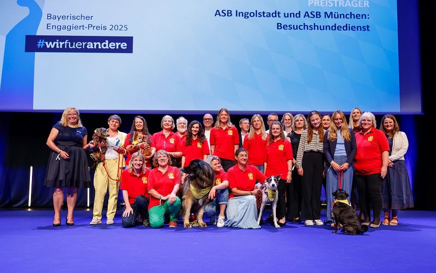ASB-Besuchshundeteams in Oberbayern mit dem Bayerischen Engagiert-Preis ausgezeichnet
